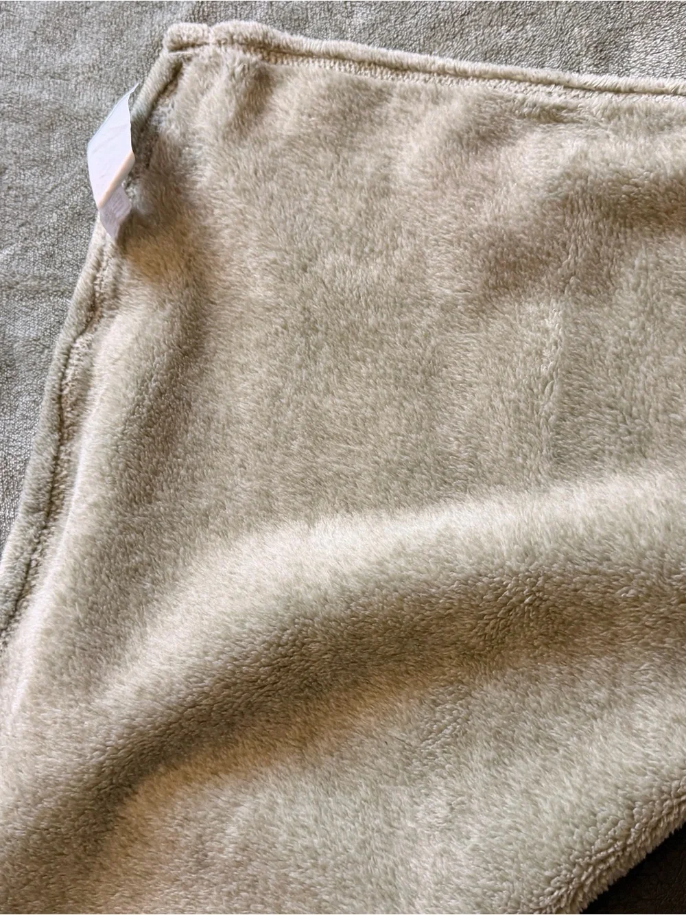 Soft Plush Sage Green Bed Blanket - Cozy Home Bedding Berkshire